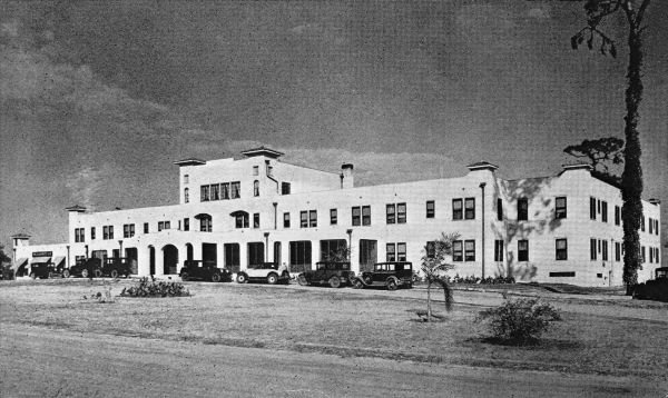Hotel Floridan - Howey-in-the-Hills, Florida