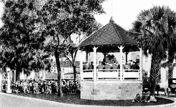 Band concert on Broadway - Kissimmee, Florida