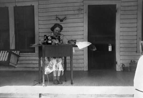 Home demonstration agent Miss Curtis demonstrates making slip covers - Lamont, Florida