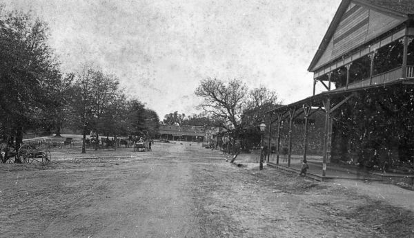 Marianna street scene
