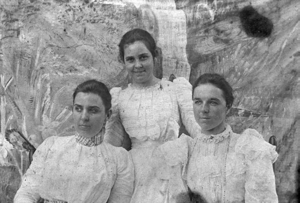 Cora and Zola Jolly with Edna Pardee - Micanopy, Florida