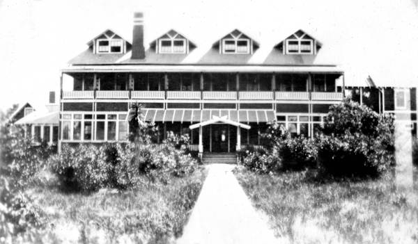 Front view of the Runnymede Hotel - Runnymede, Florida.