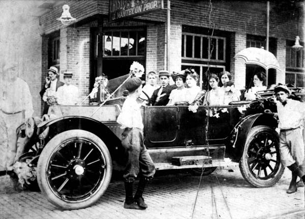 Going to a picnic - Tampa, Florida.