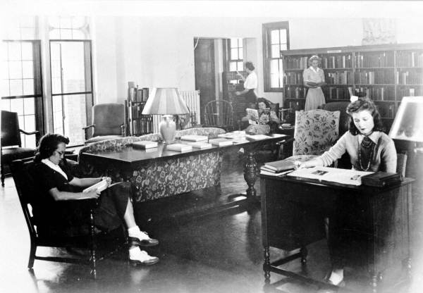 Dodd Hall reading room - Florida State College for Women