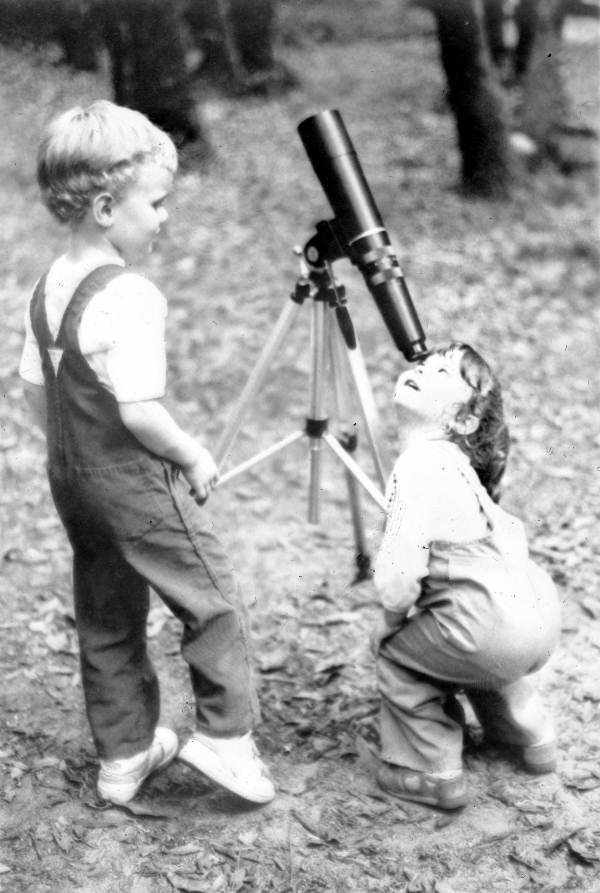 Preschool children stargazing - Tallahassee, Florida.