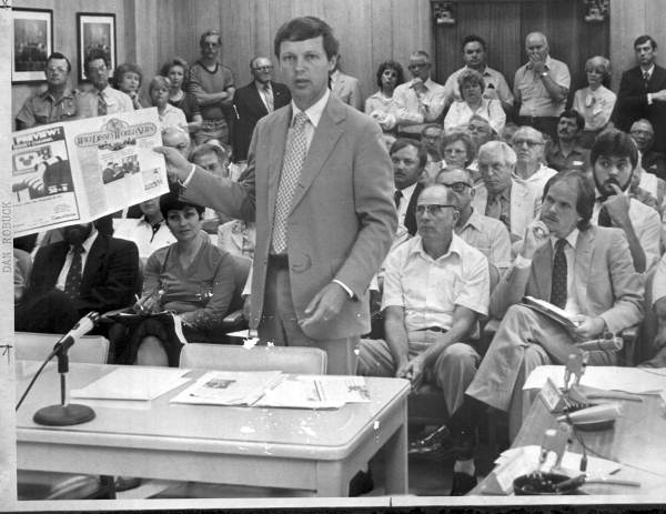 Dan Robuck talking about liquor sales at a meeting - Leesburg, Florida