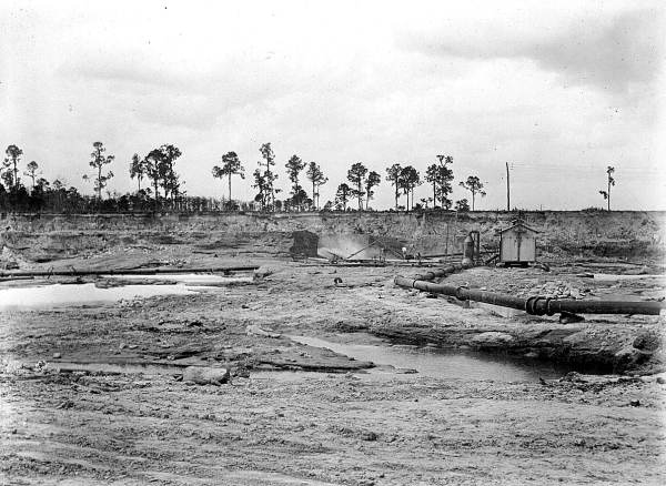 Mining land pebble phosphate in pit of American Cyanamid Company - west of Brewster, Florida