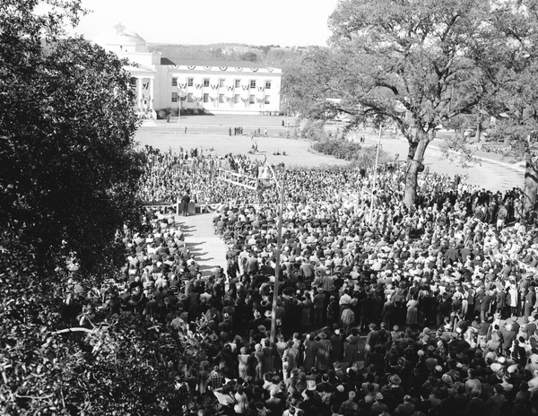 Crowd gathered to watch inauguration of Dan McCarty as Governor.