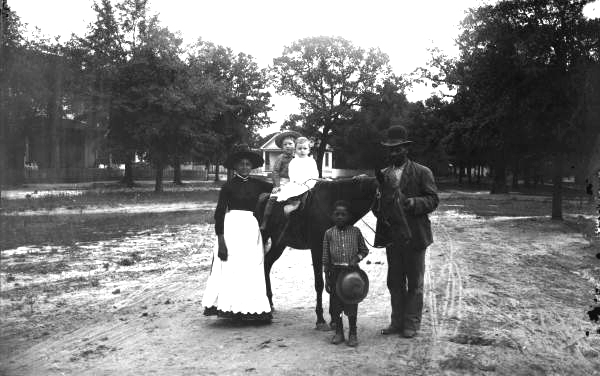 Winthrop children on horseback with the Merritts.