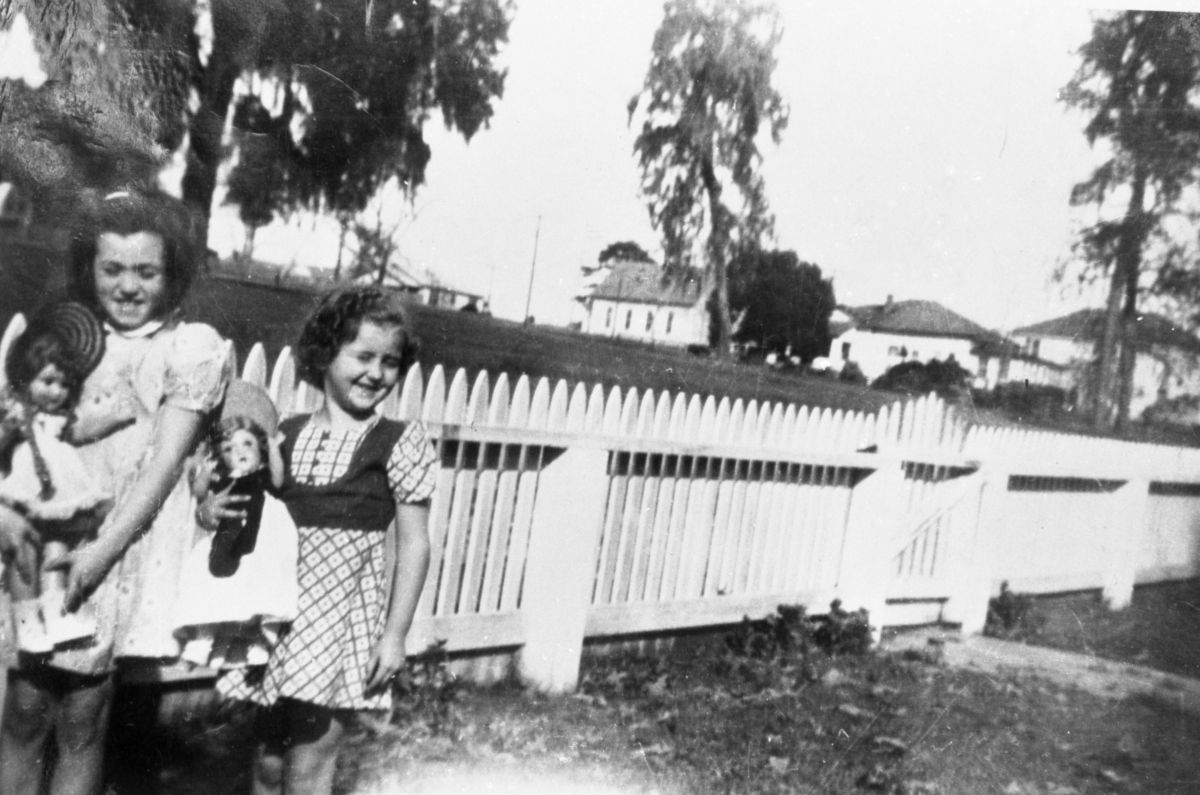 Girls with dolls - Greenville, Florida