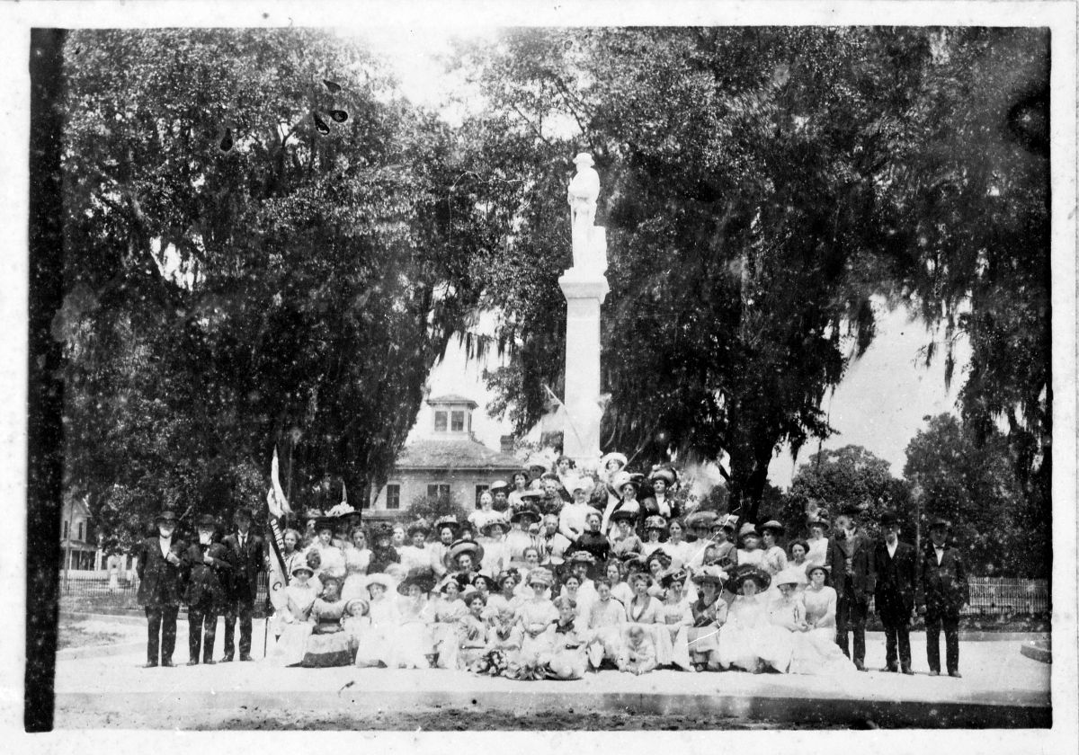 Confederate veterans and members of the United Daughters of the Confederacy, at a Confederate monument - Madison, Florida.