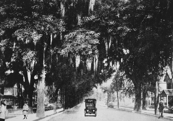 Looking east on Ocklawaha Avenue
