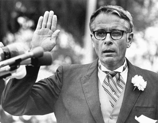 Florida Lieutenant Governor Tom Adams is sworn in during inaugural ceremonies.