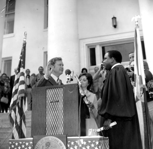 Bill Gunter being sworn in as Treasurer.