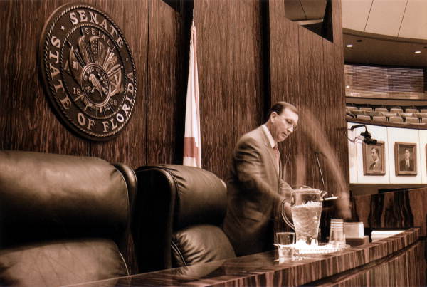 Florida State Senate President Ken Pruitt banging the gavel.