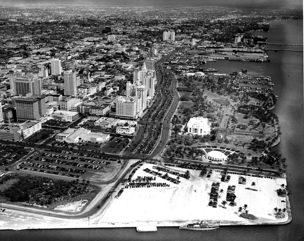 Aerial view looking north above Biscayne Blvd. in Miami, Florida.