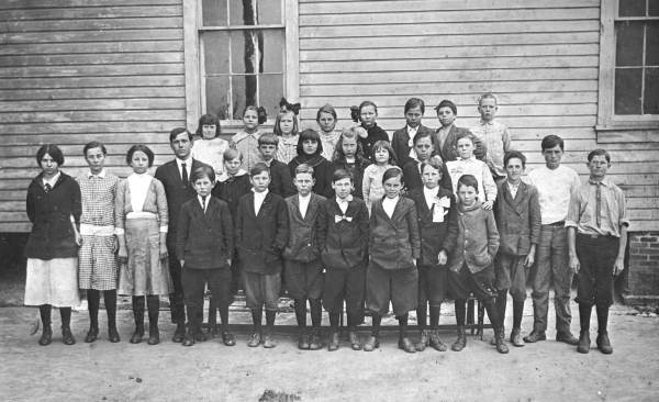 Blountstown school house with students