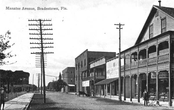 Manatee Avenue in Bradenton