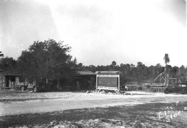 Weeki Wachee Springs building and sign