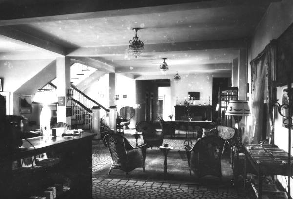 Tangerine Hotel lobby - Brooksville, Florida