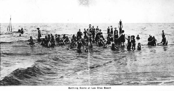 Bathing scene at Las Olas Beach