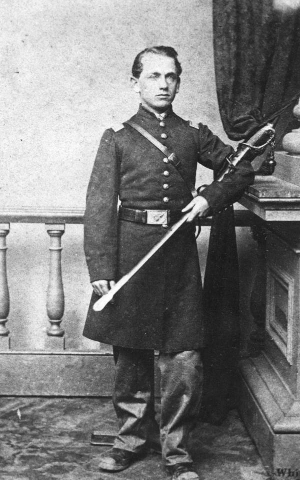 Portrait of Union Lieutenant L. G. Dennis.