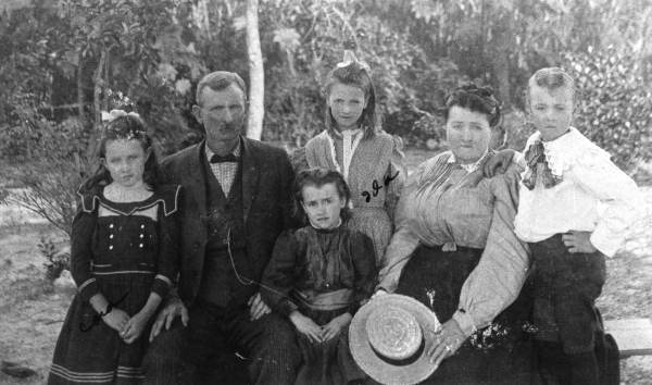Portrait of a Columbia County family.