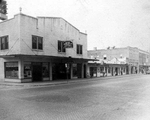 University Avenue looking west : Gainesville, Florida.