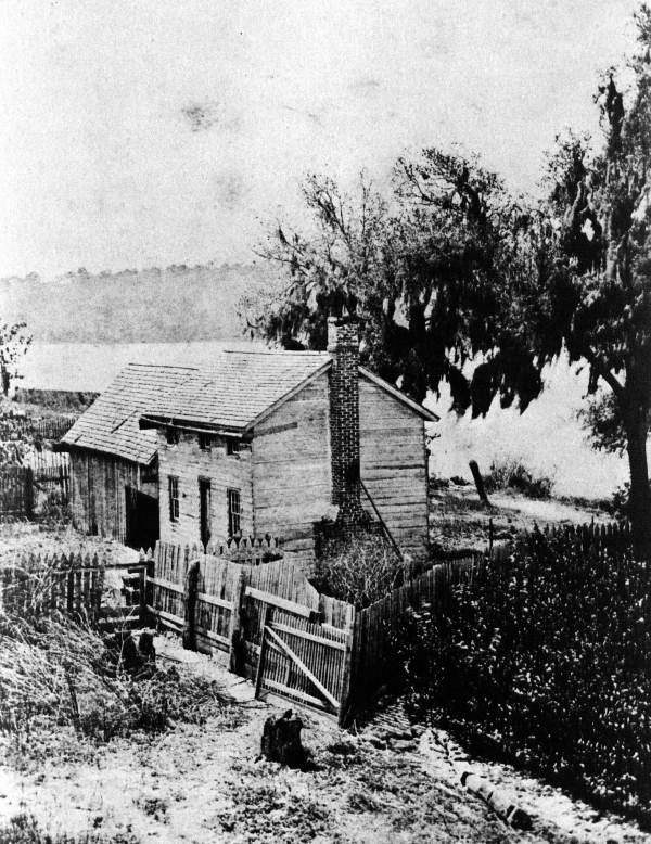 Home beside the river : Arlington, Florida.