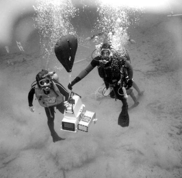 Underwater filming of "Airport 77".