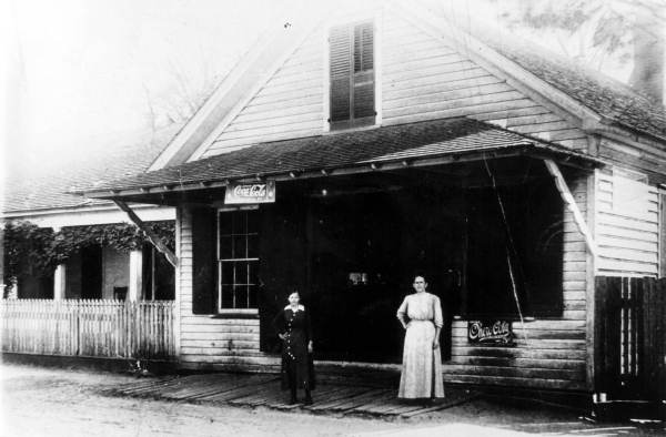 Storefront : Milton, Florida