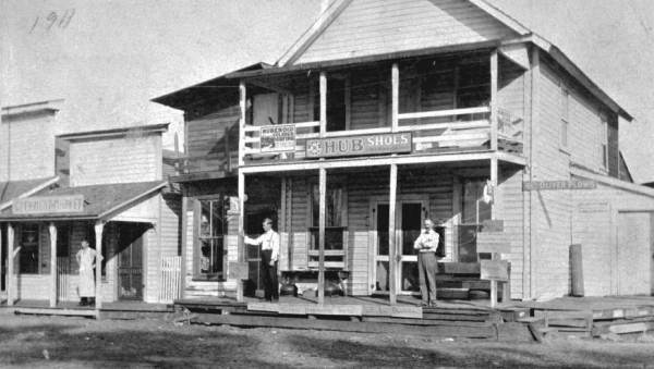 Three business on street cornerAuburndale, Florida