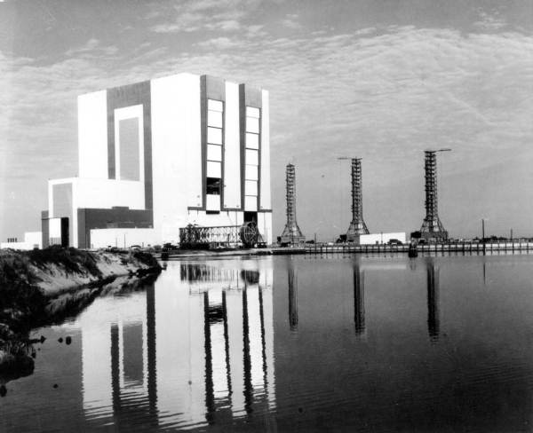 Vehicle assemly building