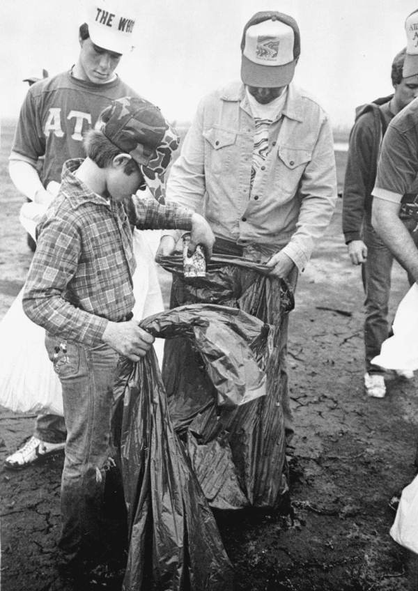 Volunteers cleaning up lake bed