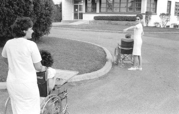Sunland patients out for some air : Tallahassee, Florida.