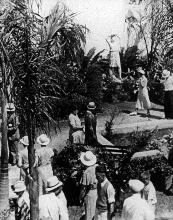 People admiring a walk through the Florida pavilion at World's Fair in New York