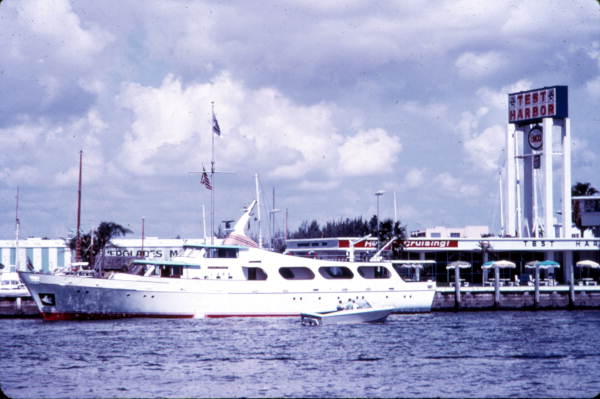 Large yacht at Test Harbor along Intracoastal Waterway - Fort Lauderdale, Florida.