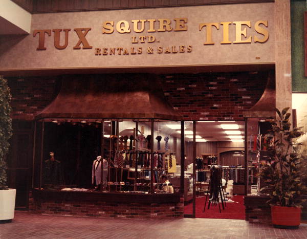 Storefront of Squire Ltd. at the Northwood Mall on opening day - Tallahassee, Florida.