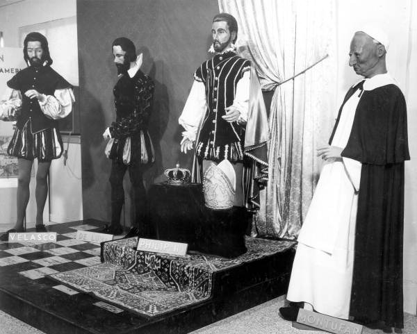 Lifesize wax figures on display at the Quadricentennial Festival exhibit - Pensacola, Florida