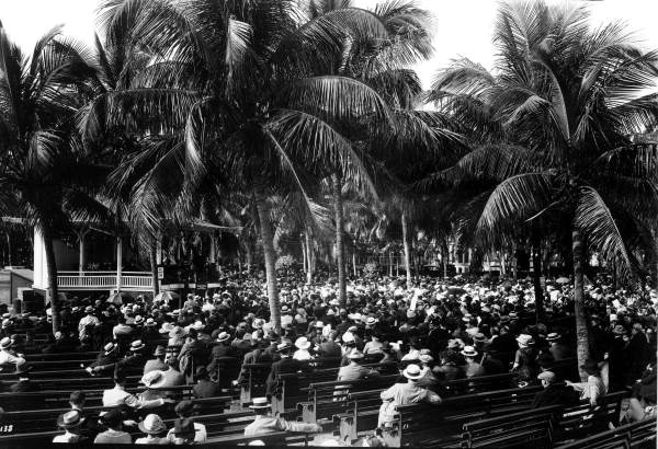 William Jennings Bryan conducting a Bible class in Royal Palm Park - Miami, Florida