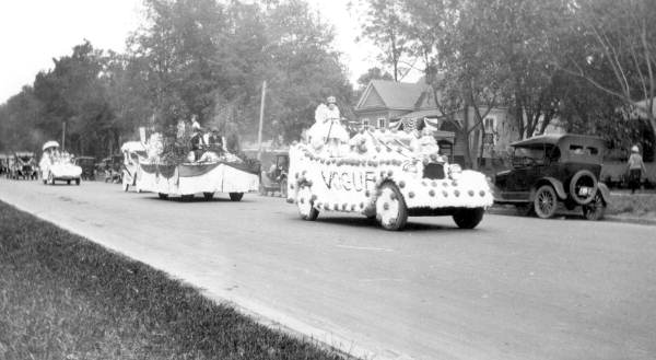 Vogue shop parade float during the centennial celebration - Tallahassee, Florida.