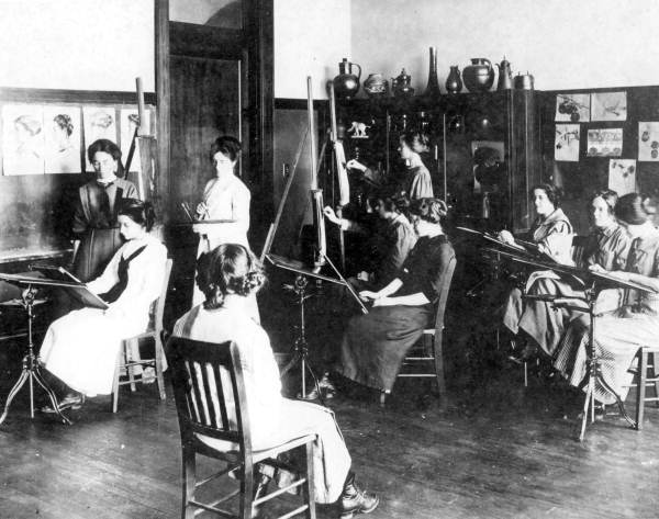 FSCW students sketching at art studio - Tallahassee, Florida