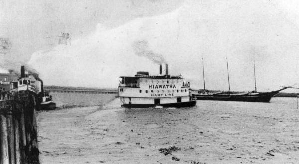 Steamboat "Hiawatha" leaving Palatka