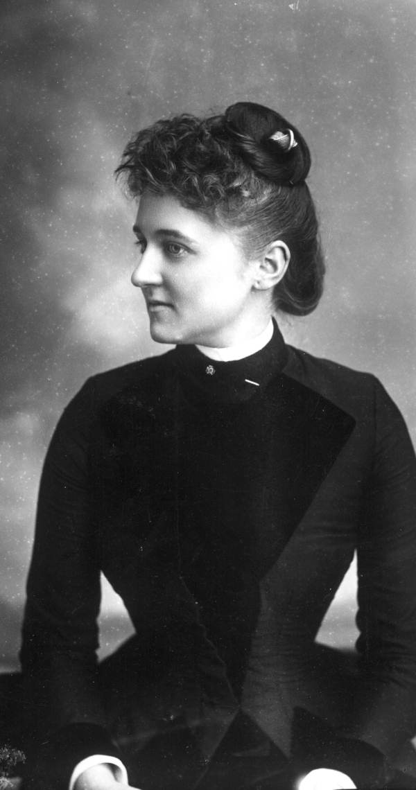 Portrait of Laura Barnes.