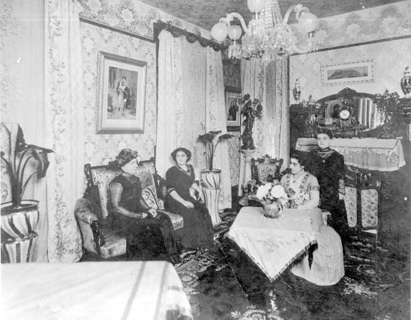 Fannie Haya and three women in parlor at 605 Magnolia Avenue, Hyde Park - Tampa, Florida.