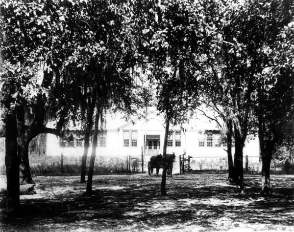 School building - Mason, Florida