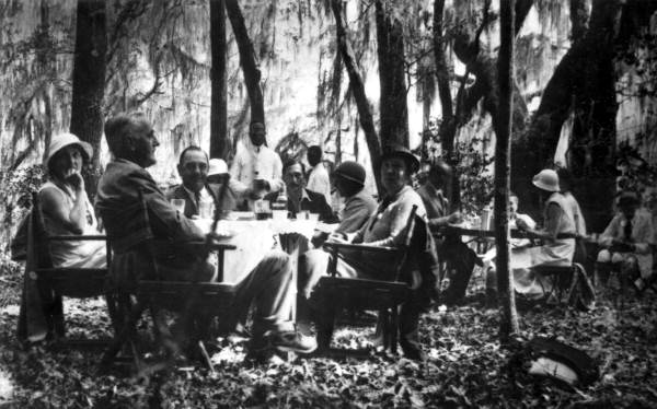 Picnic lunch break during hunt at Welaunee Plantation - Leon County, Florida
