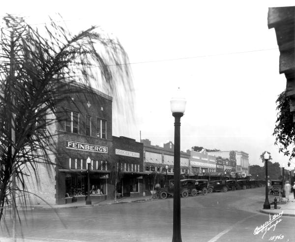 View of storefronts - Lake Wales, Florida