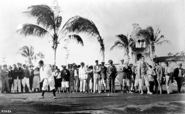 Crowd watches Gene Sarazen driving at the Granada country club golf course