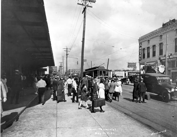 Bay Street at the railway depot - Jacksonville, Florida.